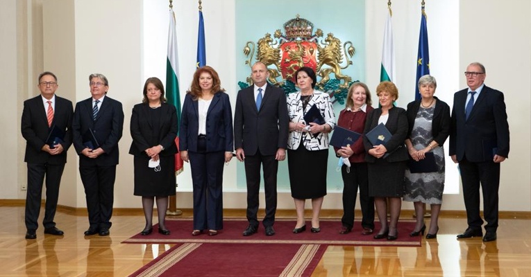 В Деня на българския лекар президентът отличи с Почетния знак на държавния глава изявени педиатри и неонатолози | ИСУЛ